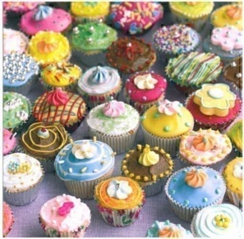 Colourfully decorated cupcakes create a vibrant design on this greeting card left blank inside for you own message. Comes with bright yellow envelope. Size: 16x16cm